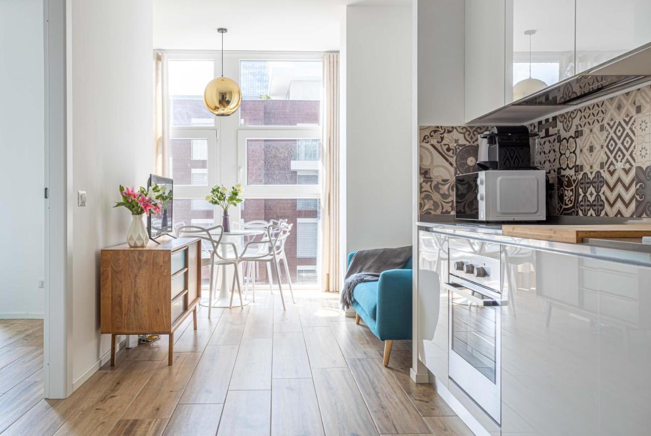 Sunlit 1 Bedroom Apt Via Pirelli Милано Екстериор снимка