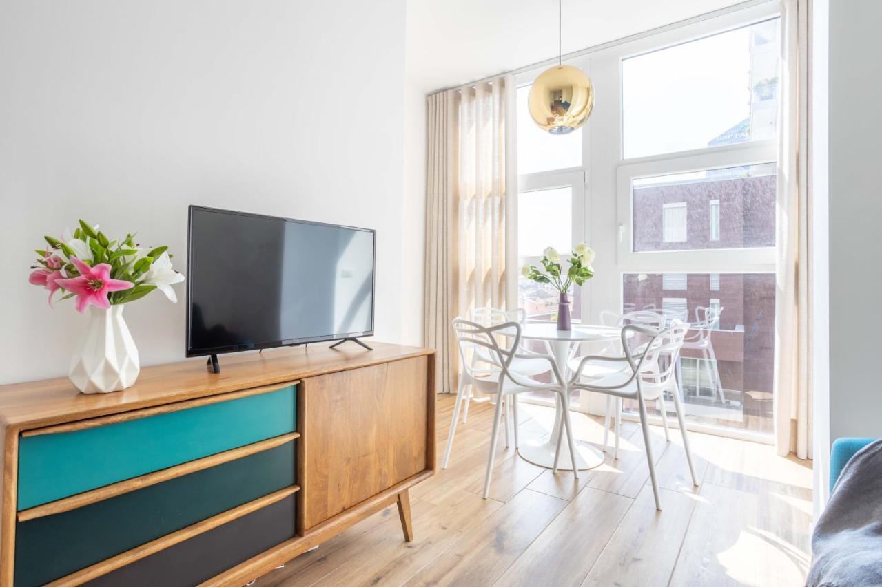 Sunlit 1 Bedroom Apt Via Pirelli Милано Екстериор снимка