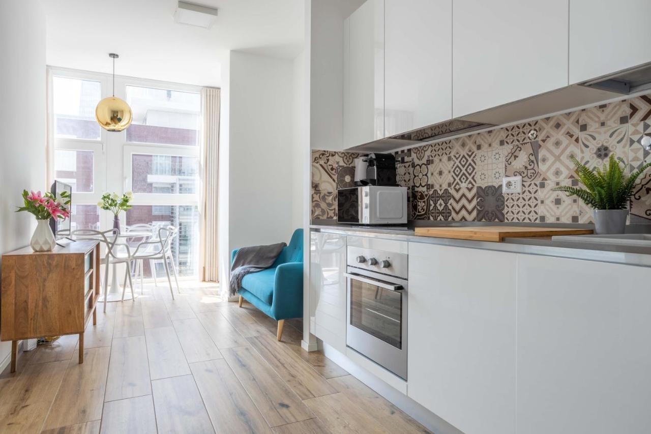 Sunlit 1 Bedroom Apt Via Pirelli Милано Екстериор снимка