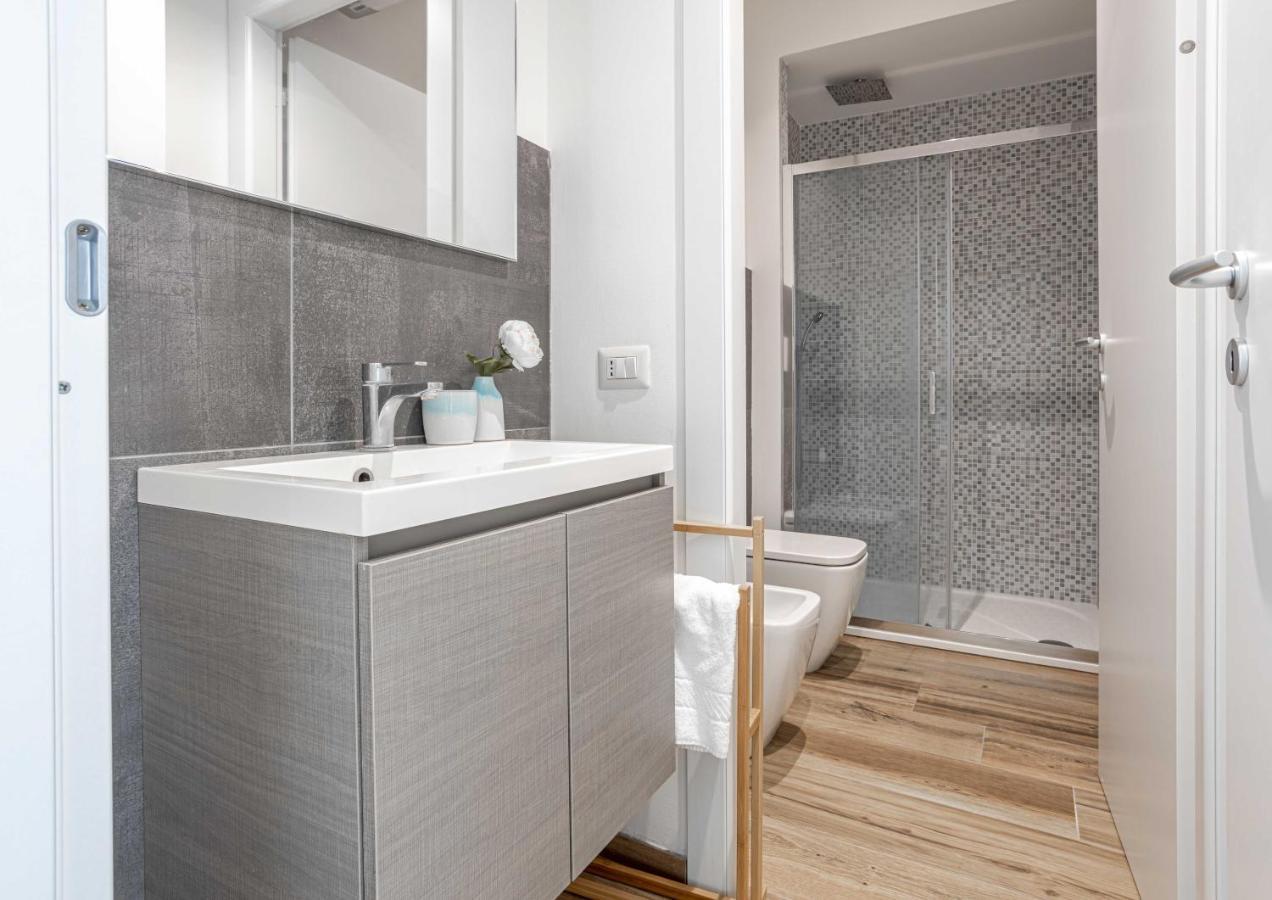 Sunlit 1 Bedroom Apt Via Pirelli Милано Екстериор снимка