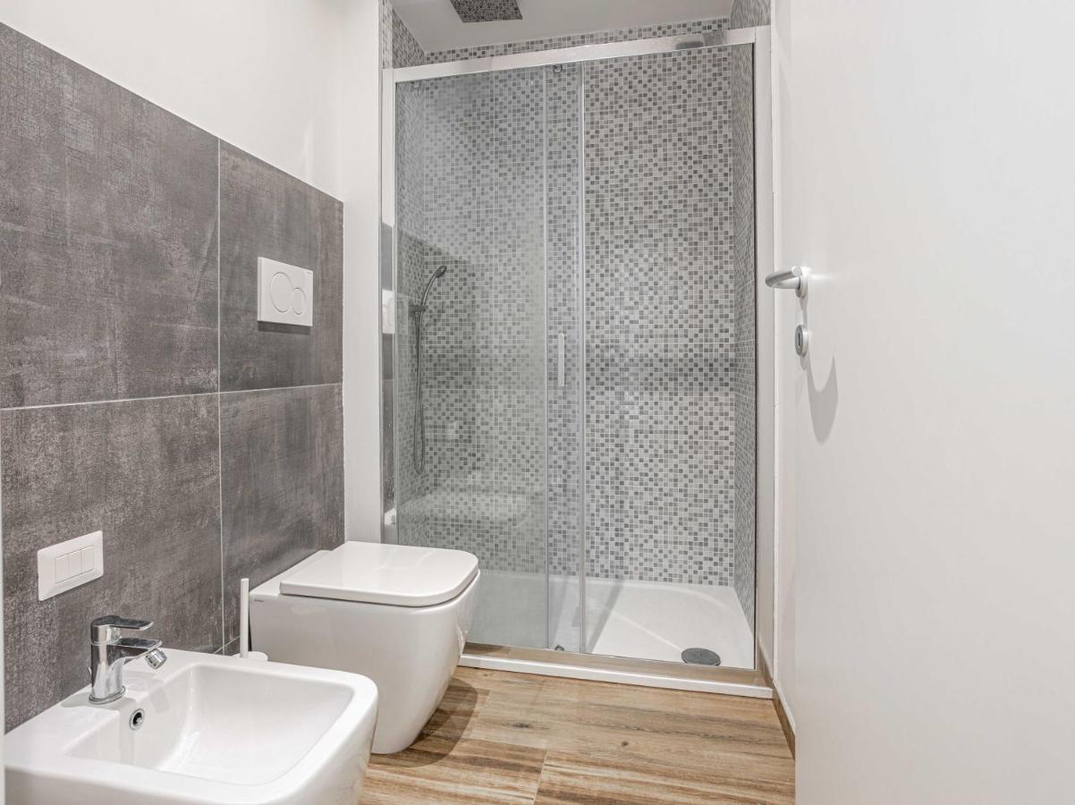 Sunlit 1 Bedroom Apt Via Pirelli Милано Екстериор снимка